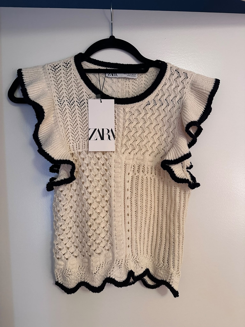 Zara Cream Open-Knit Short Sleeve Sweater with Black Trim